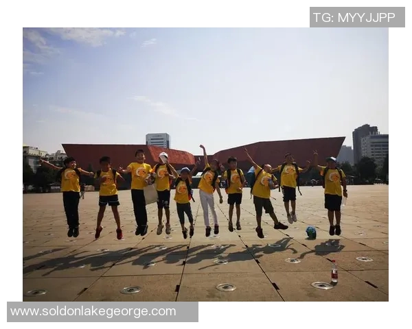 武汉攀岩队在世界街舞大赛中的团队协作表现精彩点评与分析