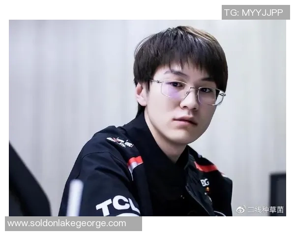 和平精英战术分析：深入探讨JDG战队的进攻策略与执行技巧